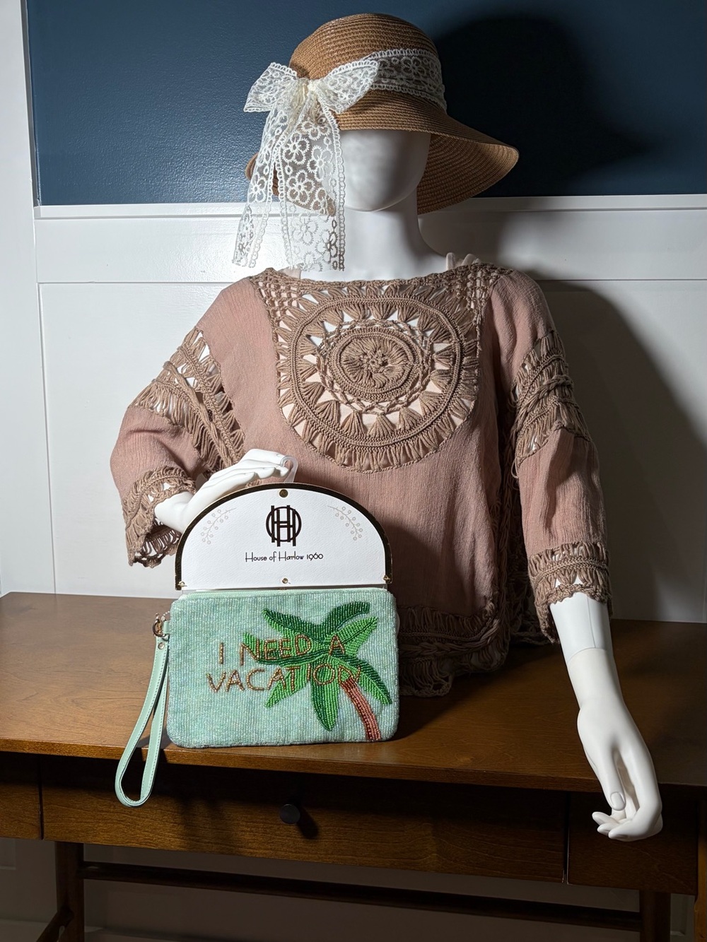 XL VIRAL BEADED BAG - I NEED A VACATION 2026 -  XL WALLET/WRISTLET - Picture 5 of 10
